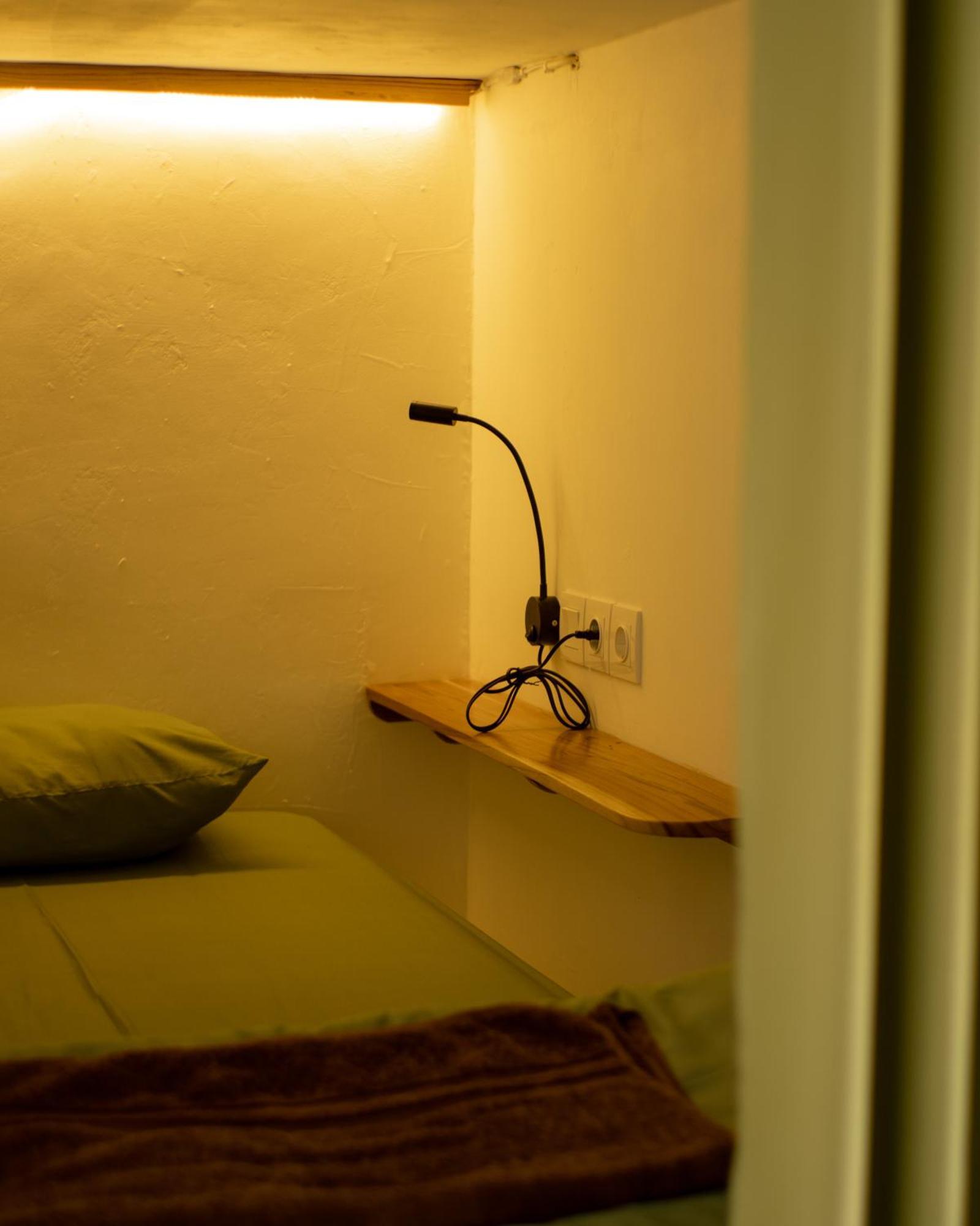 Lost Inn Kuta Capsule Hostel Buitenkant foto