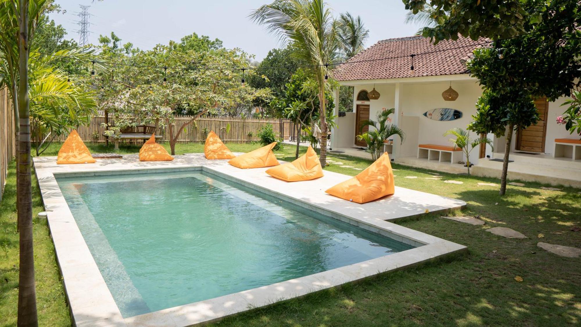 Lost Inn Kuta Capsule Hostel Buitenkant foto