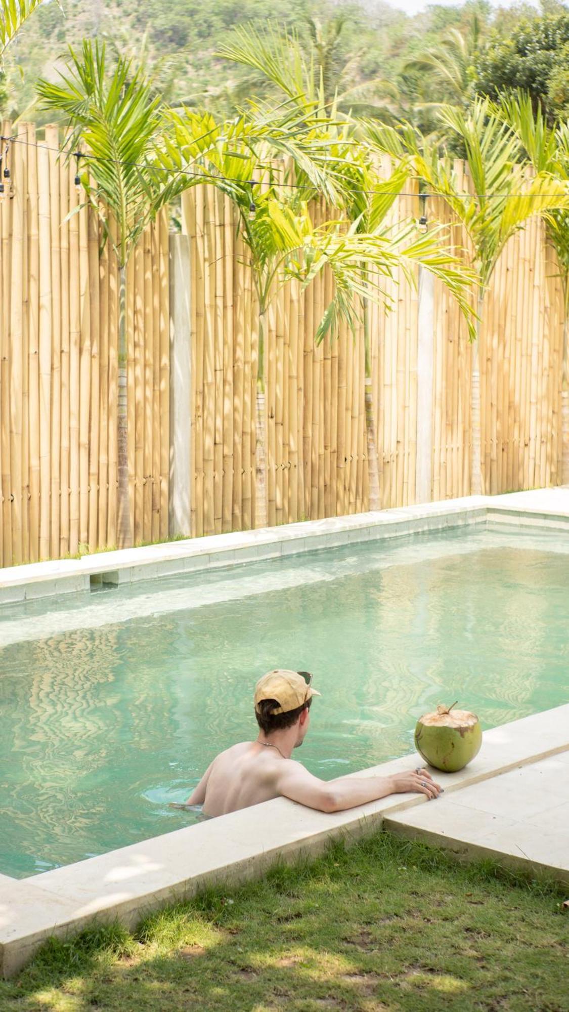 Lost Inn Kuta Capsule Hostel Buitenkant foto
