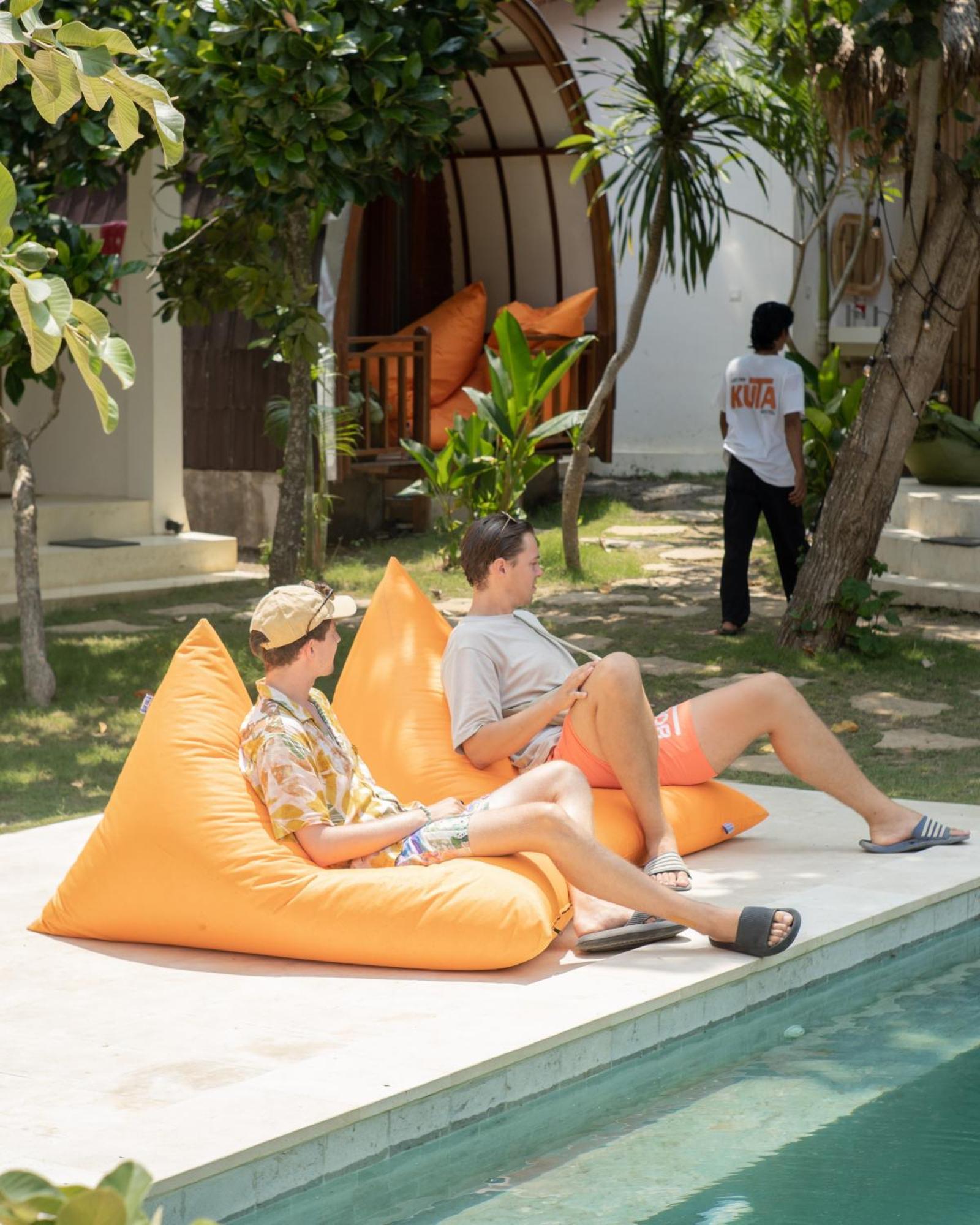 Lost Inn Kuta Capsule Hostel Buitenkant foto