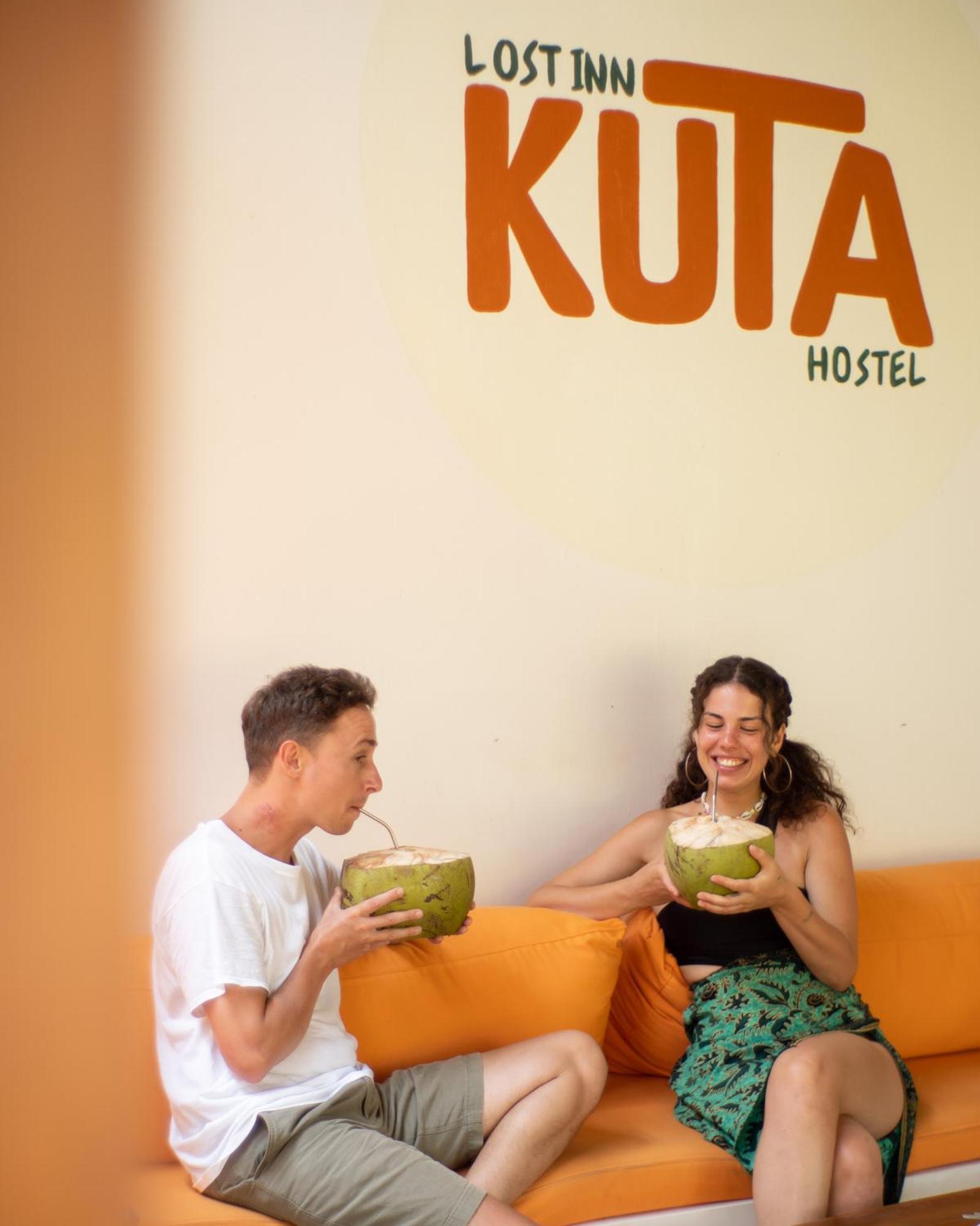 Lost Inn Kuta Capsule Hostel Buitenkant foto