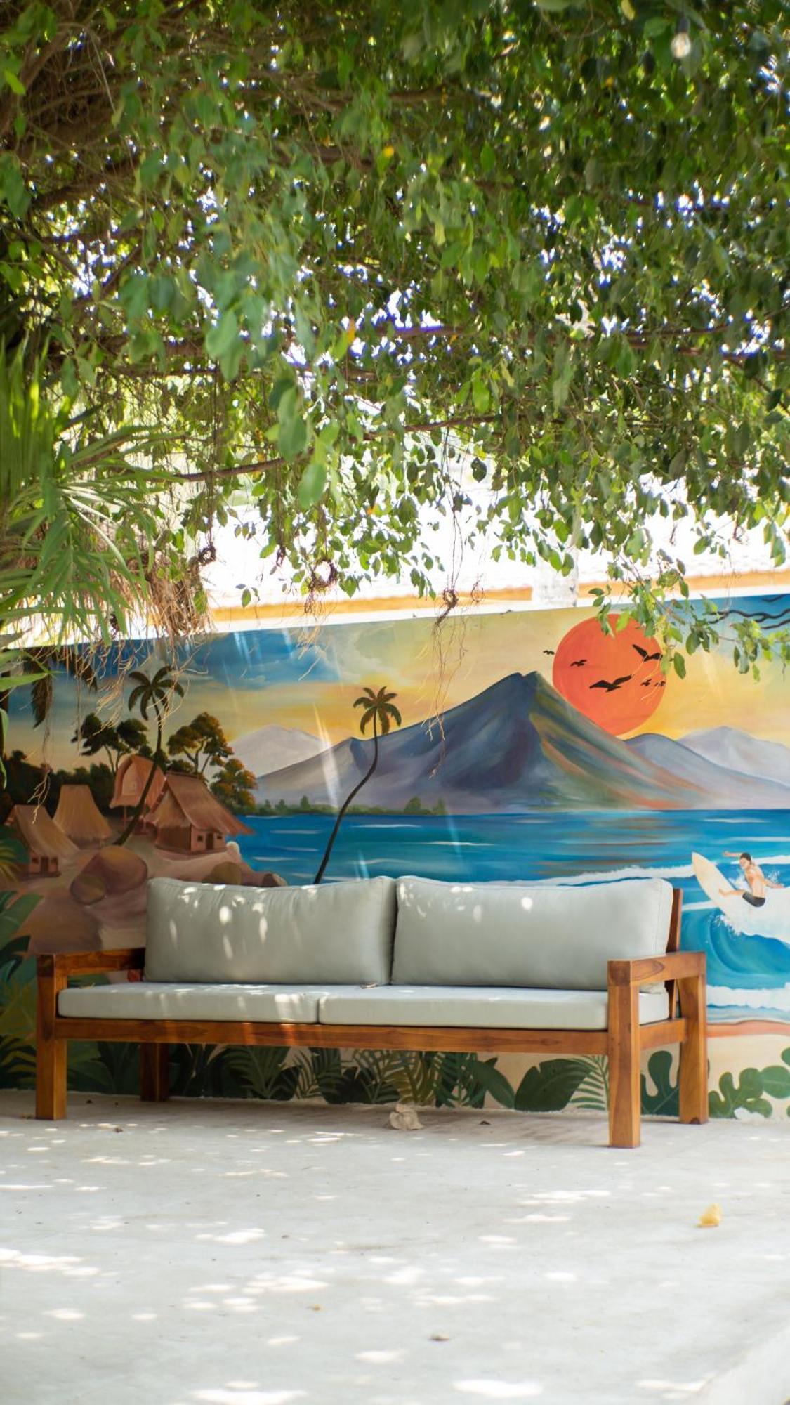 Lost Inn Kuta Capsule Hostel Buitenkant foto